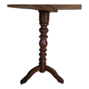 Round table, turned oak leg