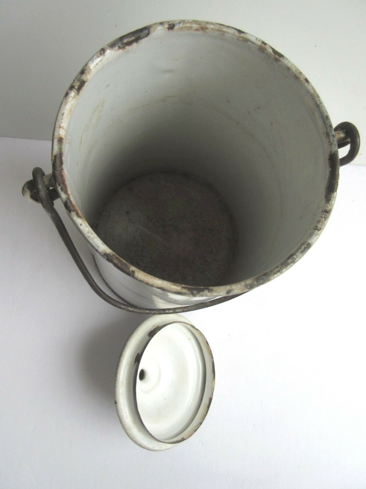 Art Deco milk pot, white and blue enamelled milk plate signed Etoile PEN