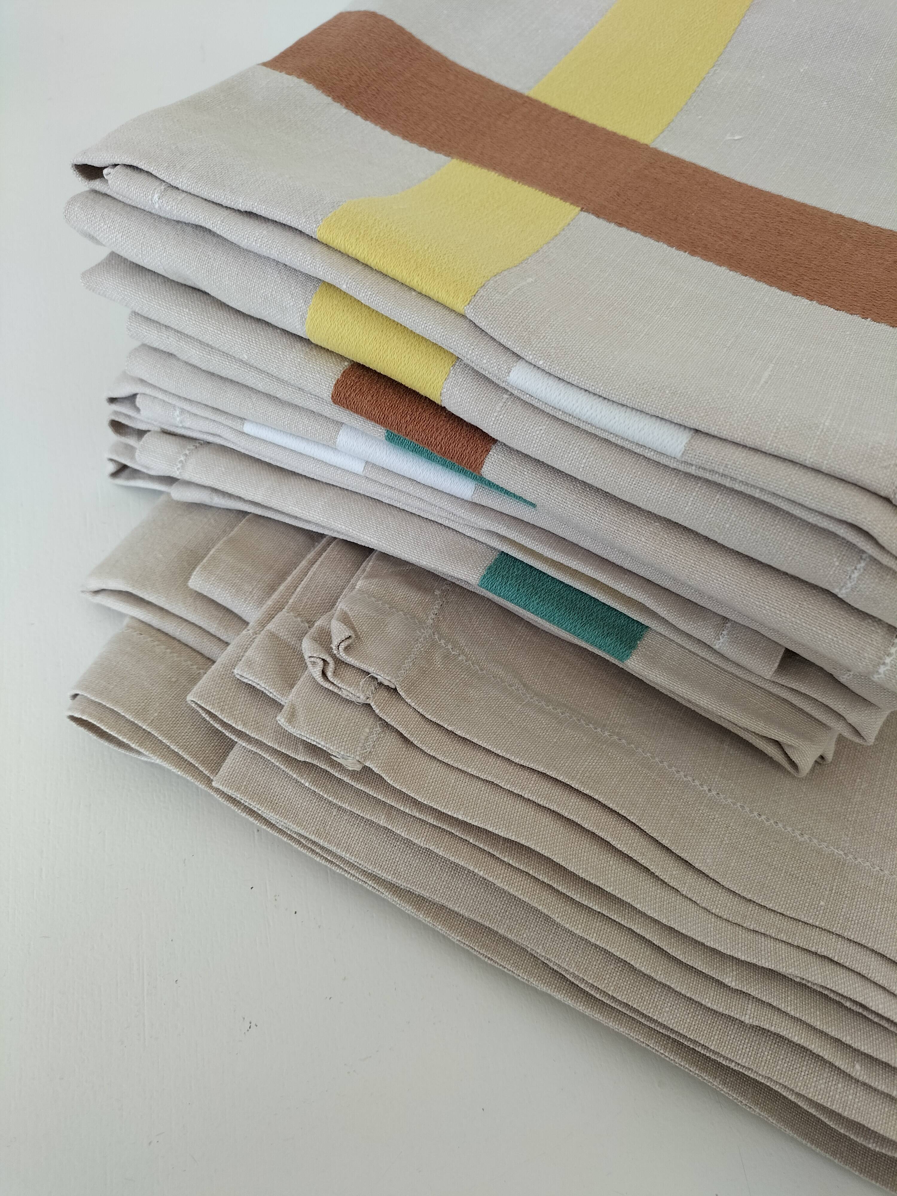 Tablecloth and 8 napkin set – graphic cotton