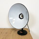 Lampe de table en émail noir industriel, années 1950