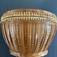 Round handmade basket in fine wicker and bamboo, diameter 19 cm.