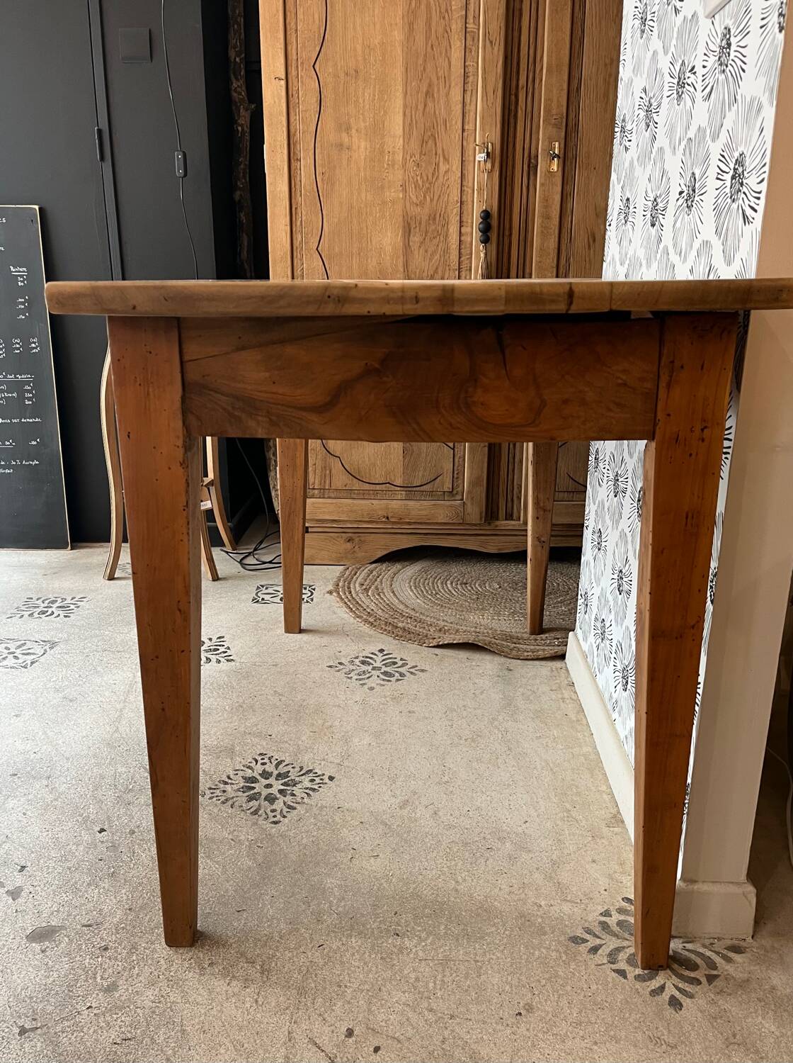 Nino solid wood walnut desk with drawer