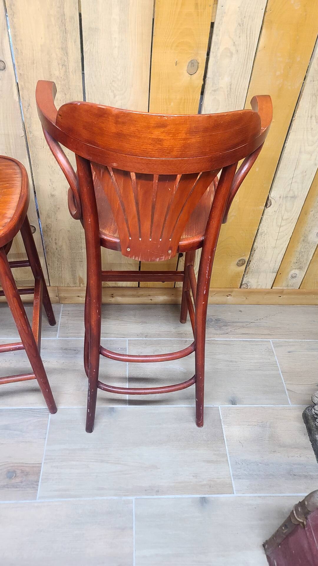 Bar stool