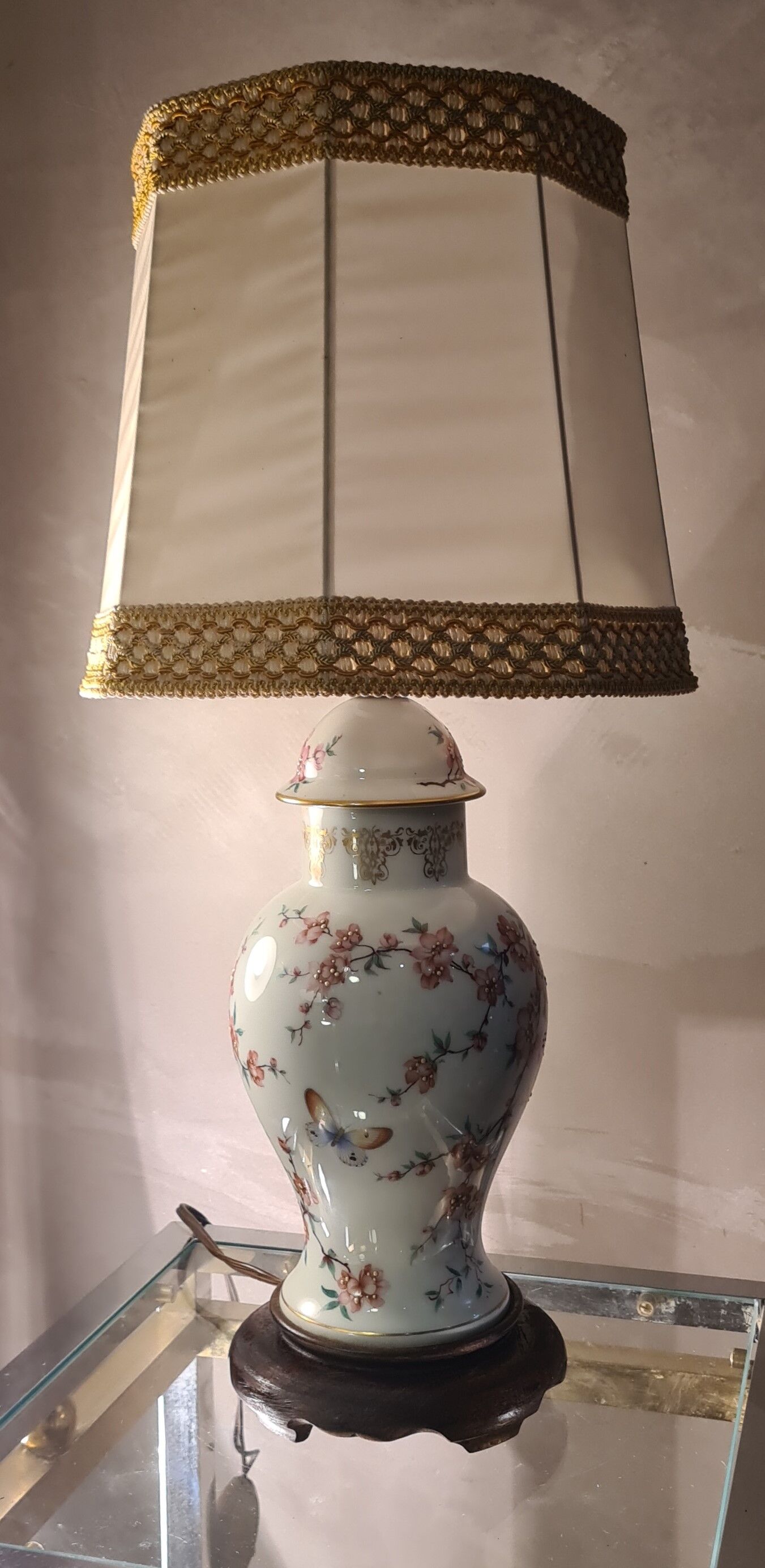 Lamp asia porcelain butterfly pattern and fleural