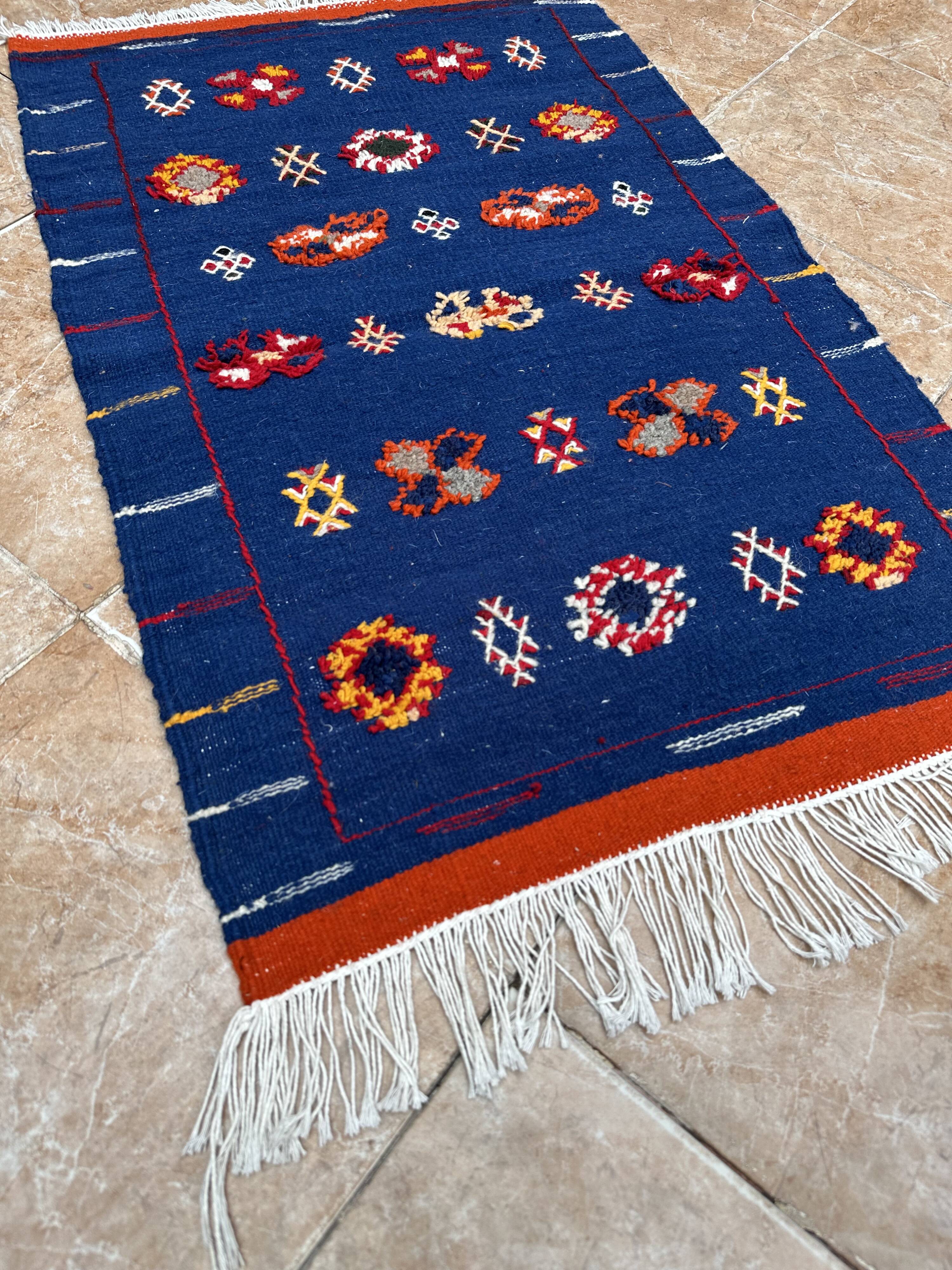 Moroccan Berber rug handwoven: small wool kilim
