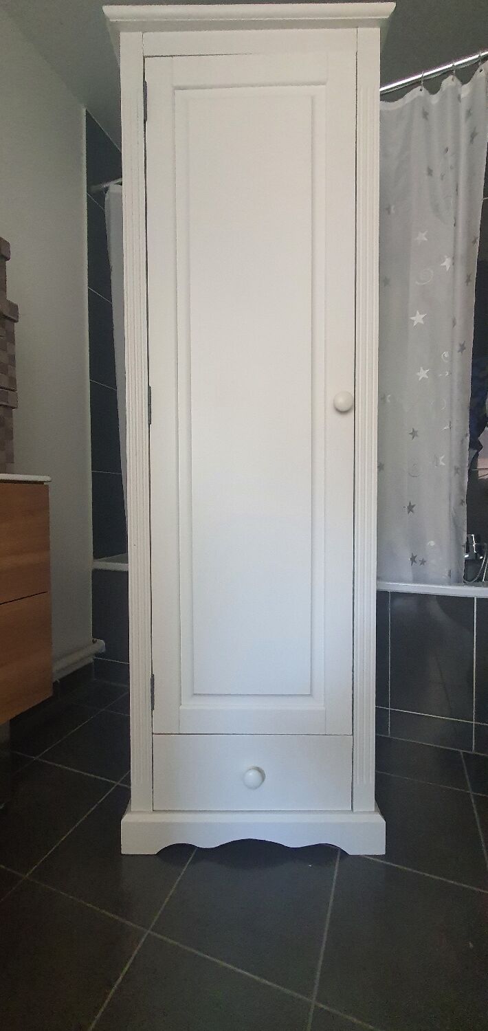Hosiery cabinet