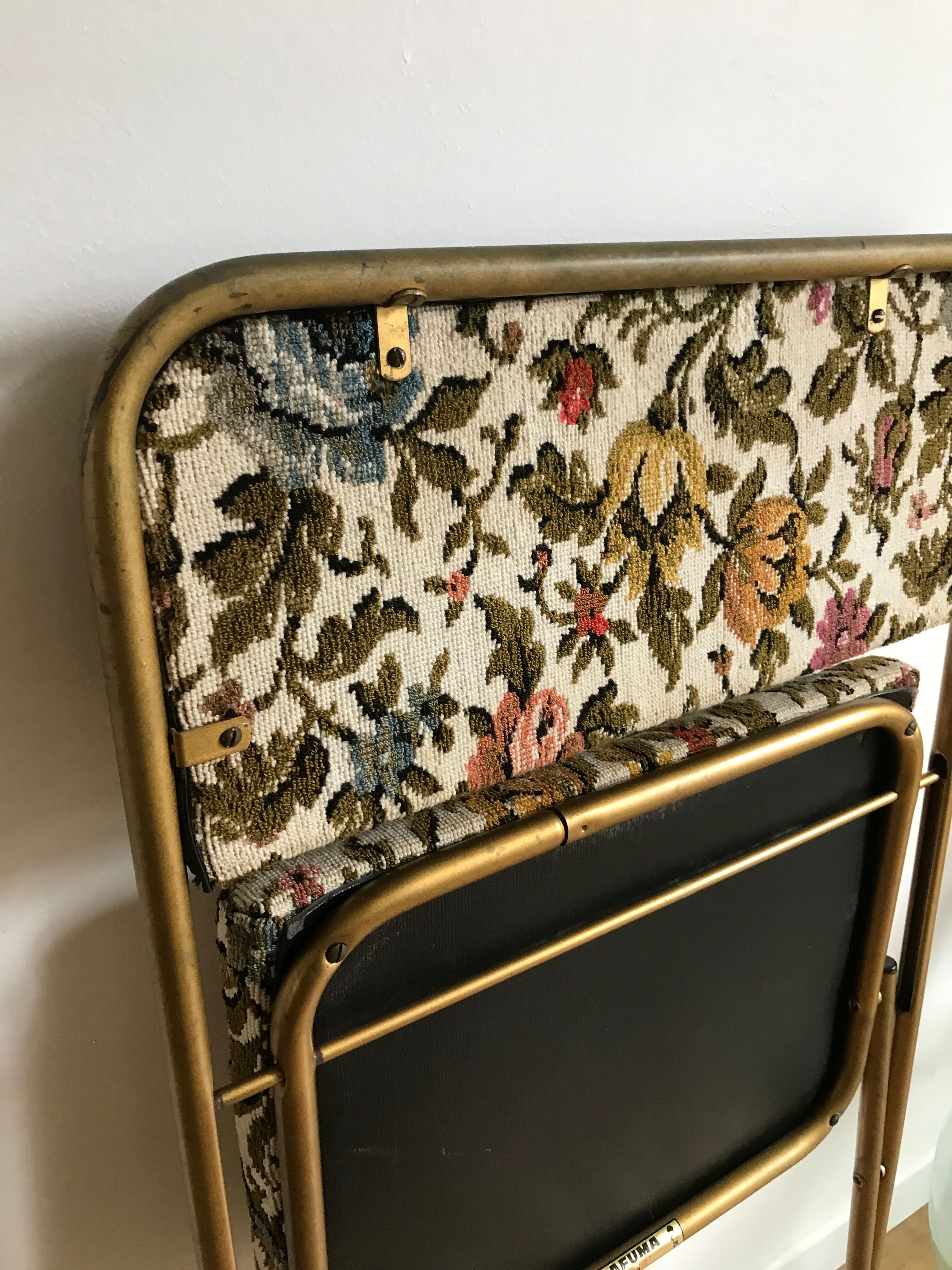 Chaise pliante vintage lafuma chantazur au tissu brodé fleuri