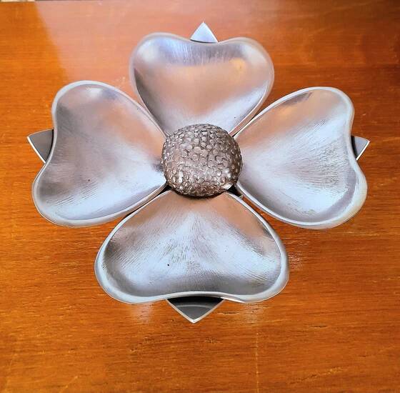 Cendrier fleur de lotus en métal argenté, 1970