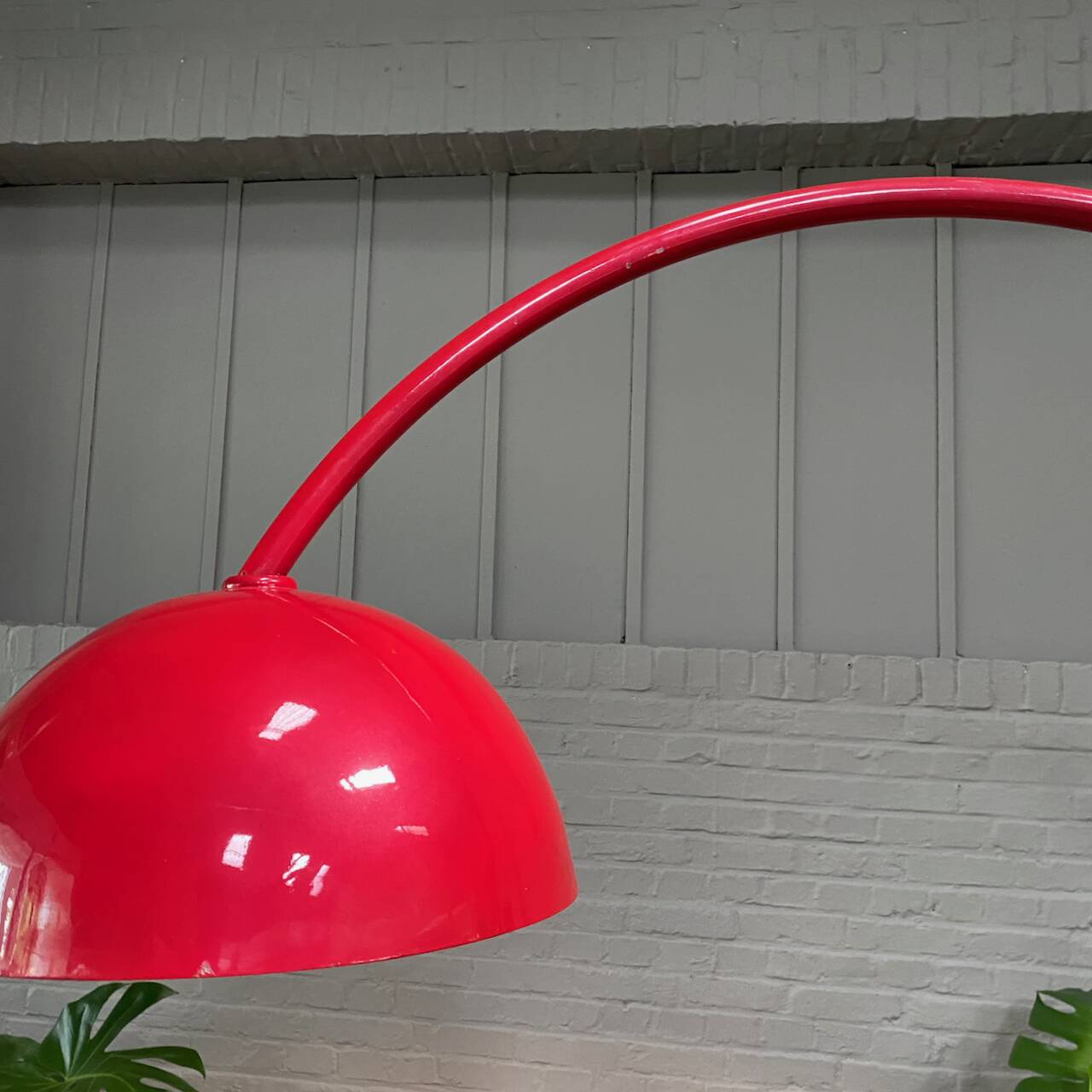 Red arc floor lamp with oval tulip base - italy 1970's