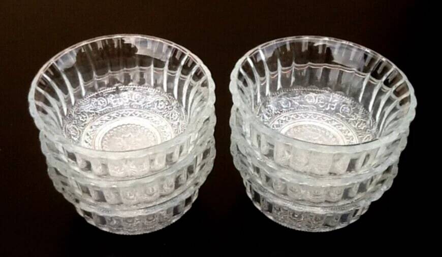 6 antique dessert bowls Clear glass / Scalloped edges
