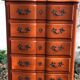 Semainier commode arbalète en bois galbé