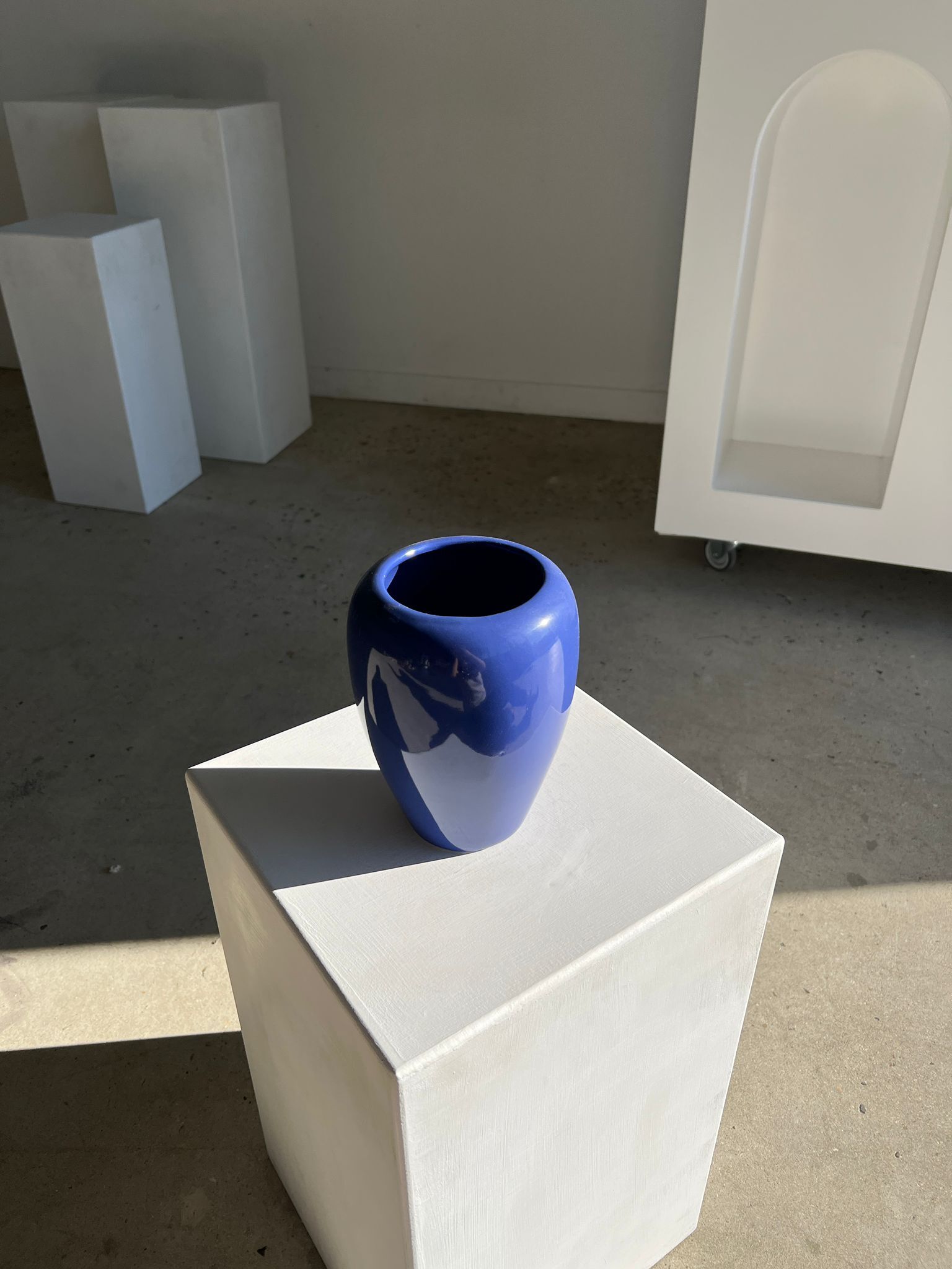 Modern vase oblong dark blue / dark purple H:19cm