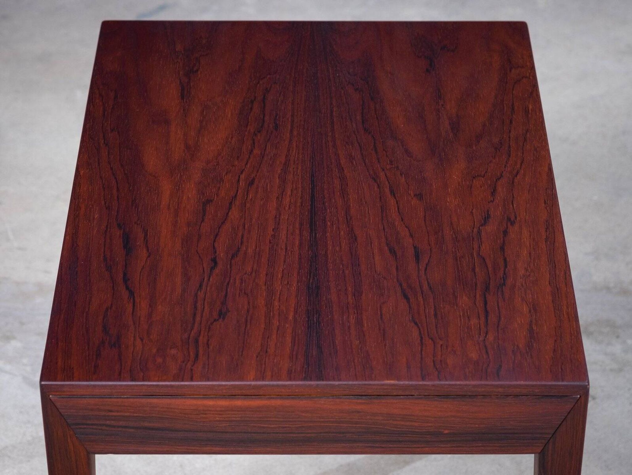 Table d'appoint avec tiroir en palissandre par Severin Hansen pour Haslev Møbelsnedkeri, années 1950.