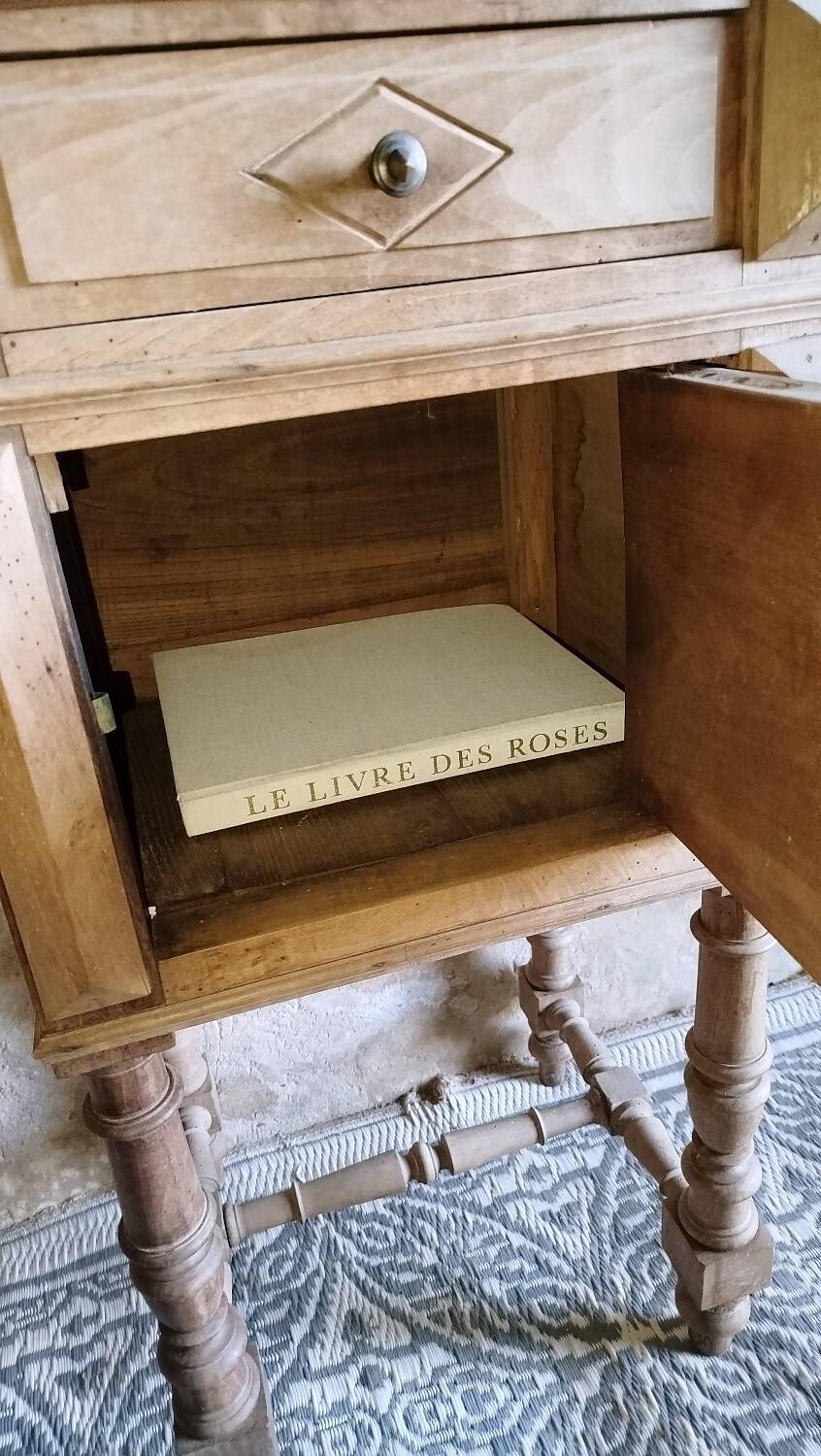 Chevet ancien en bois