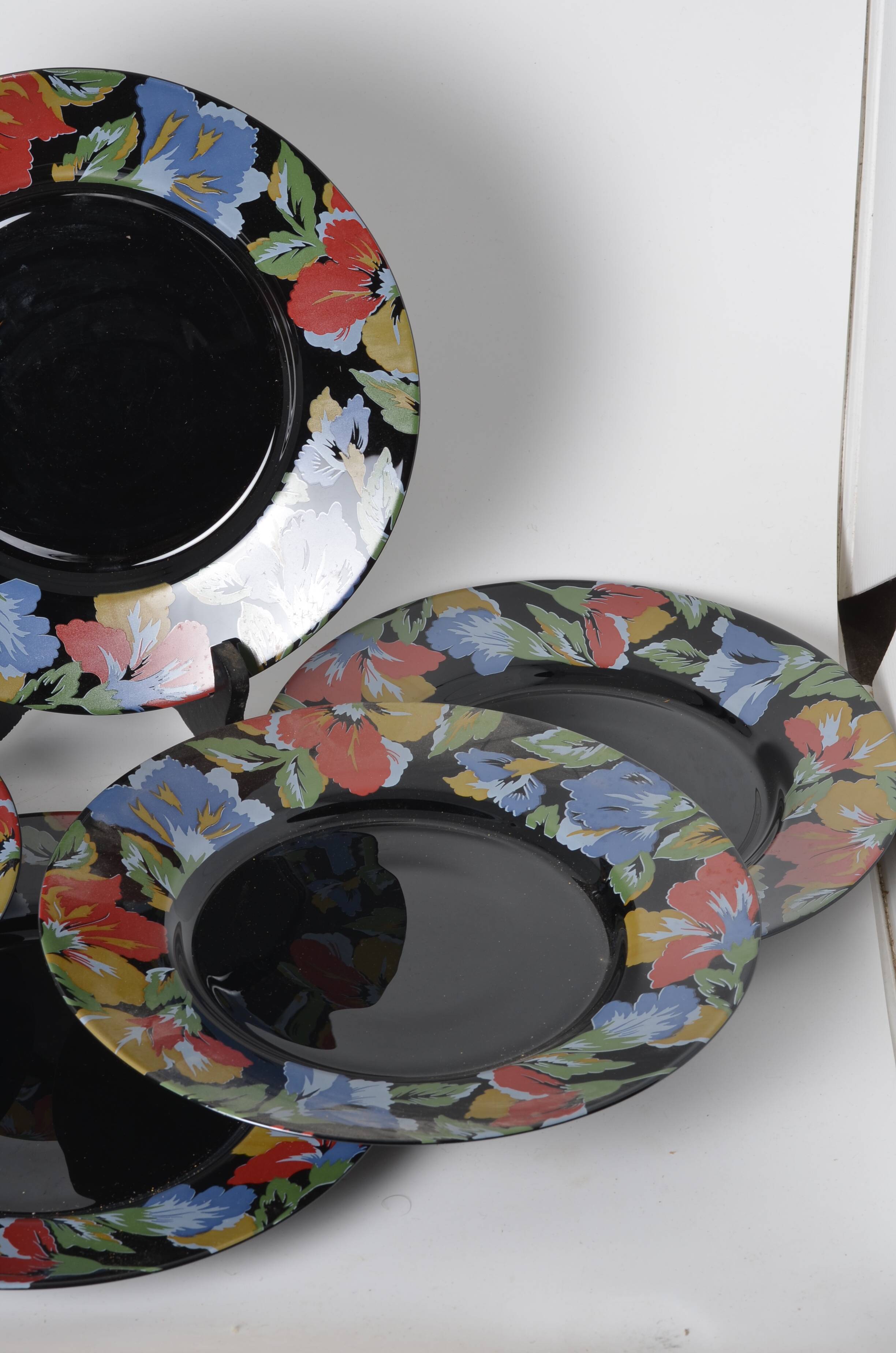 Arcoroc black dinner plates
