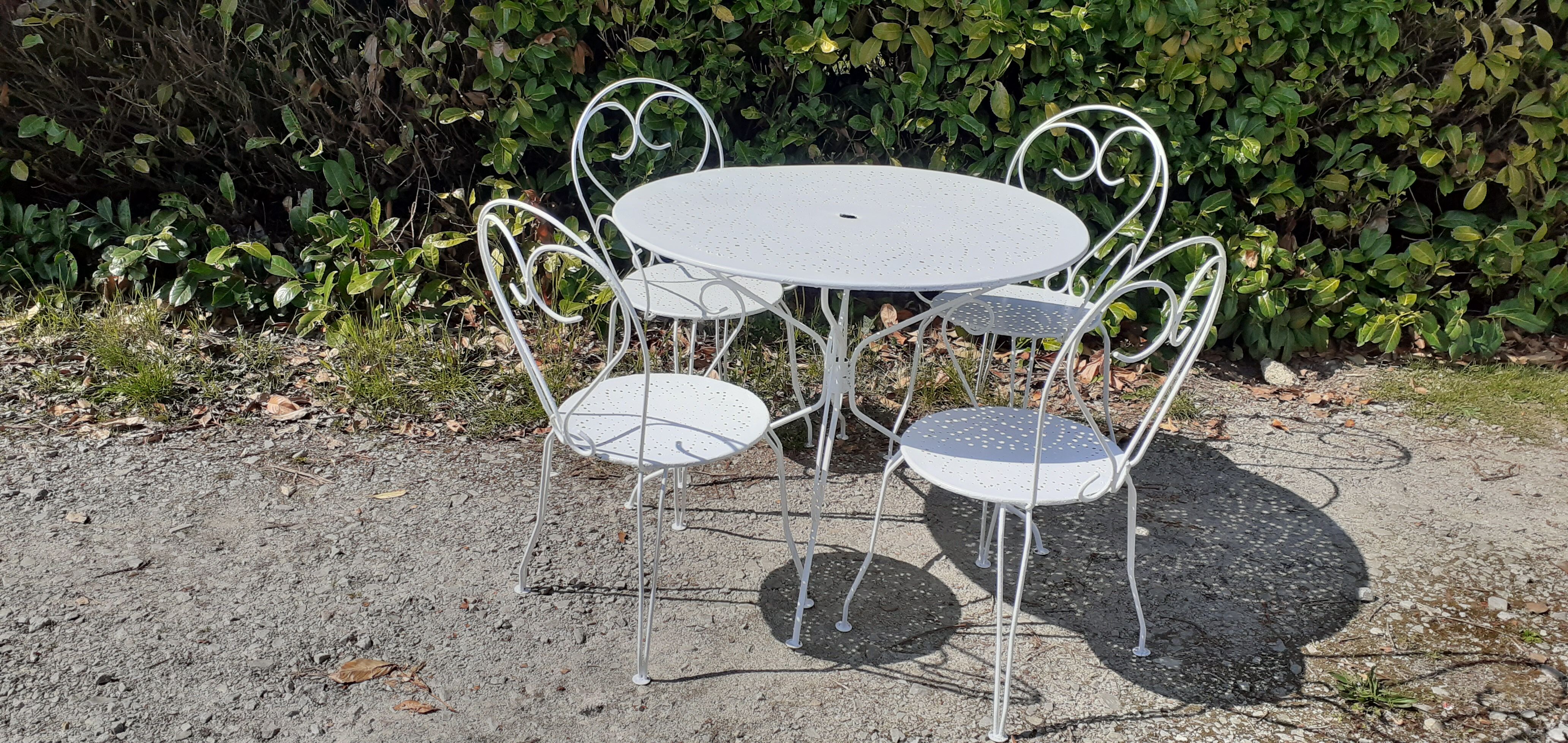Salon de jardin 1 table 2 chaises 2 fauteuils en fer forgé ancien blanc