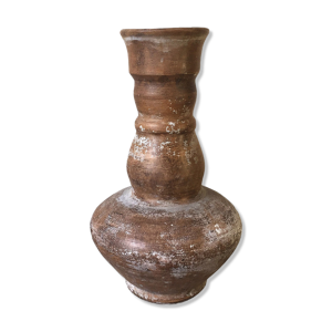 poterie en terre cuite de forme libre