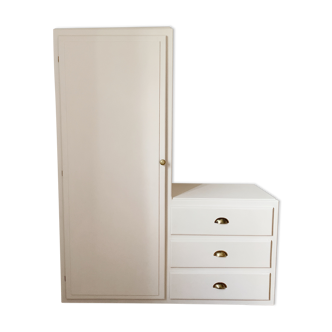 Asymmetrical cabinet
