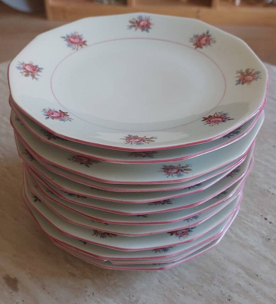 Splendid Set of 12 Vintage Octagonal Plates – Moulin des Loups Style