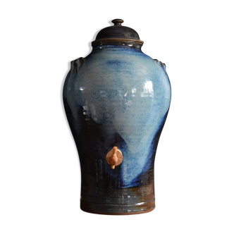 Vinegar maker in blue flamed sandstone