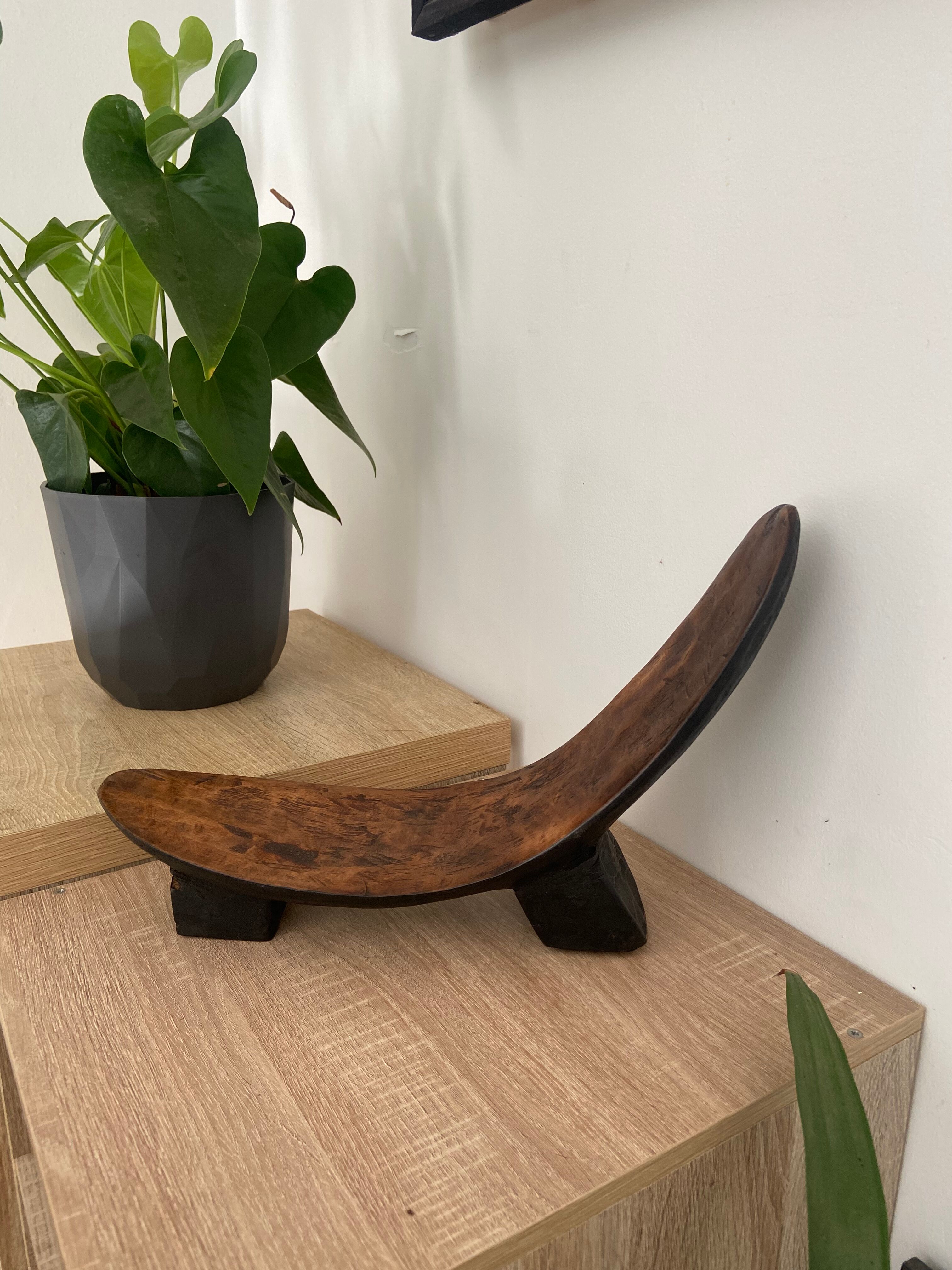 Neck supports senoufo