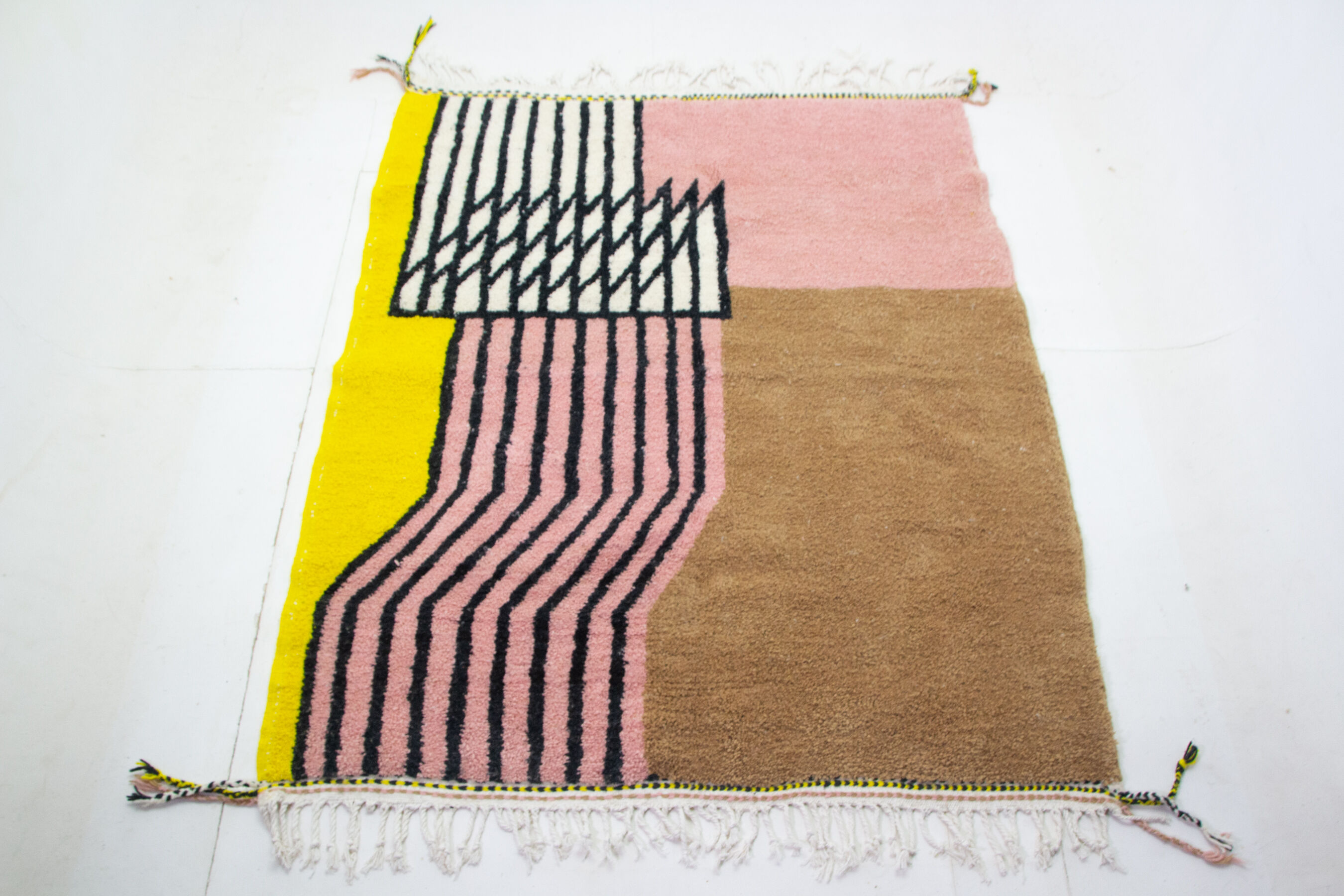 Modern carpet 220x150cm