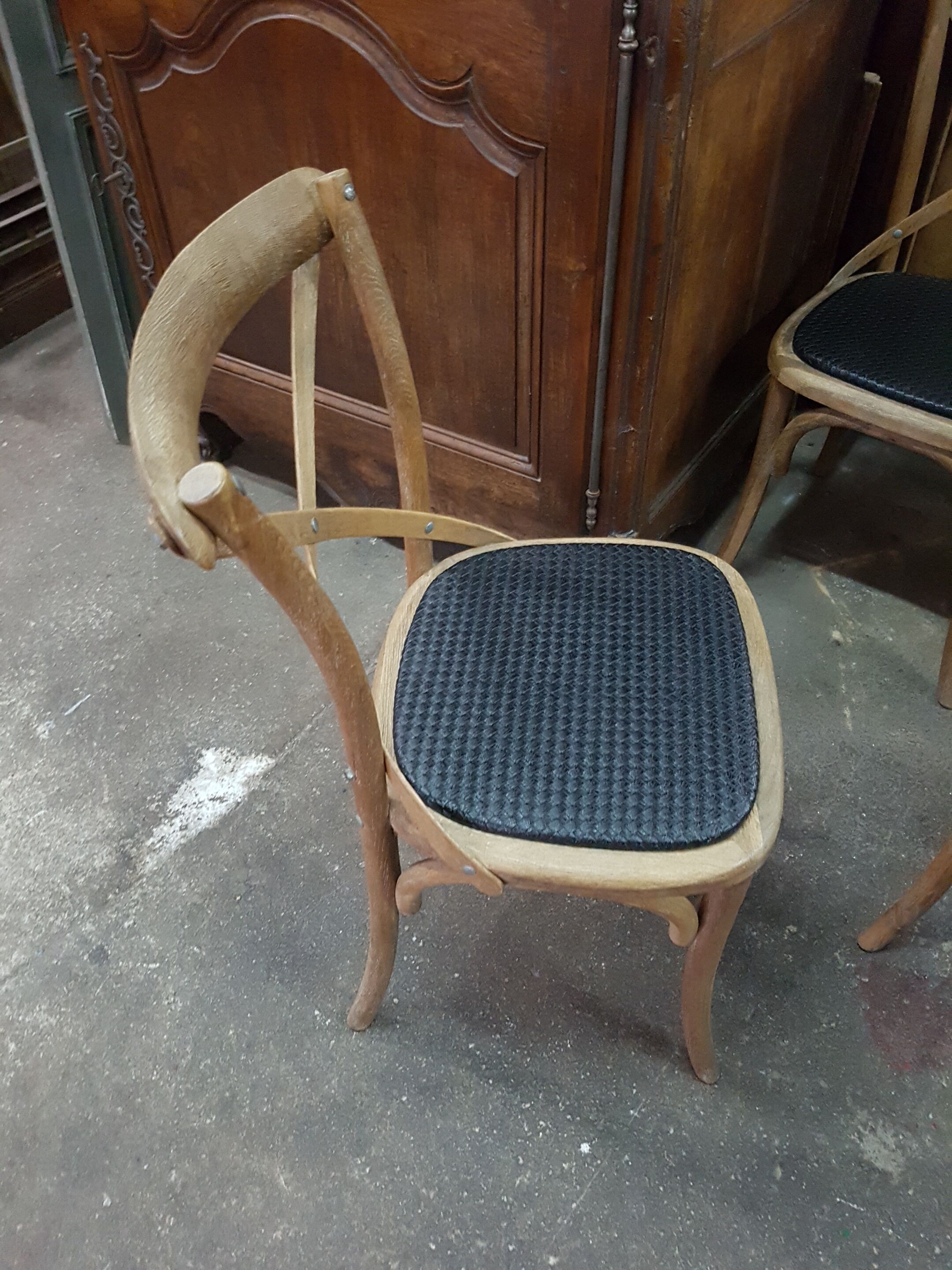 Lot of 6 bistro chairs in oak