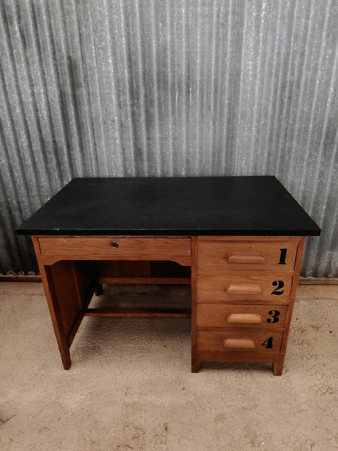 Bureau en bois massif vintage relooker