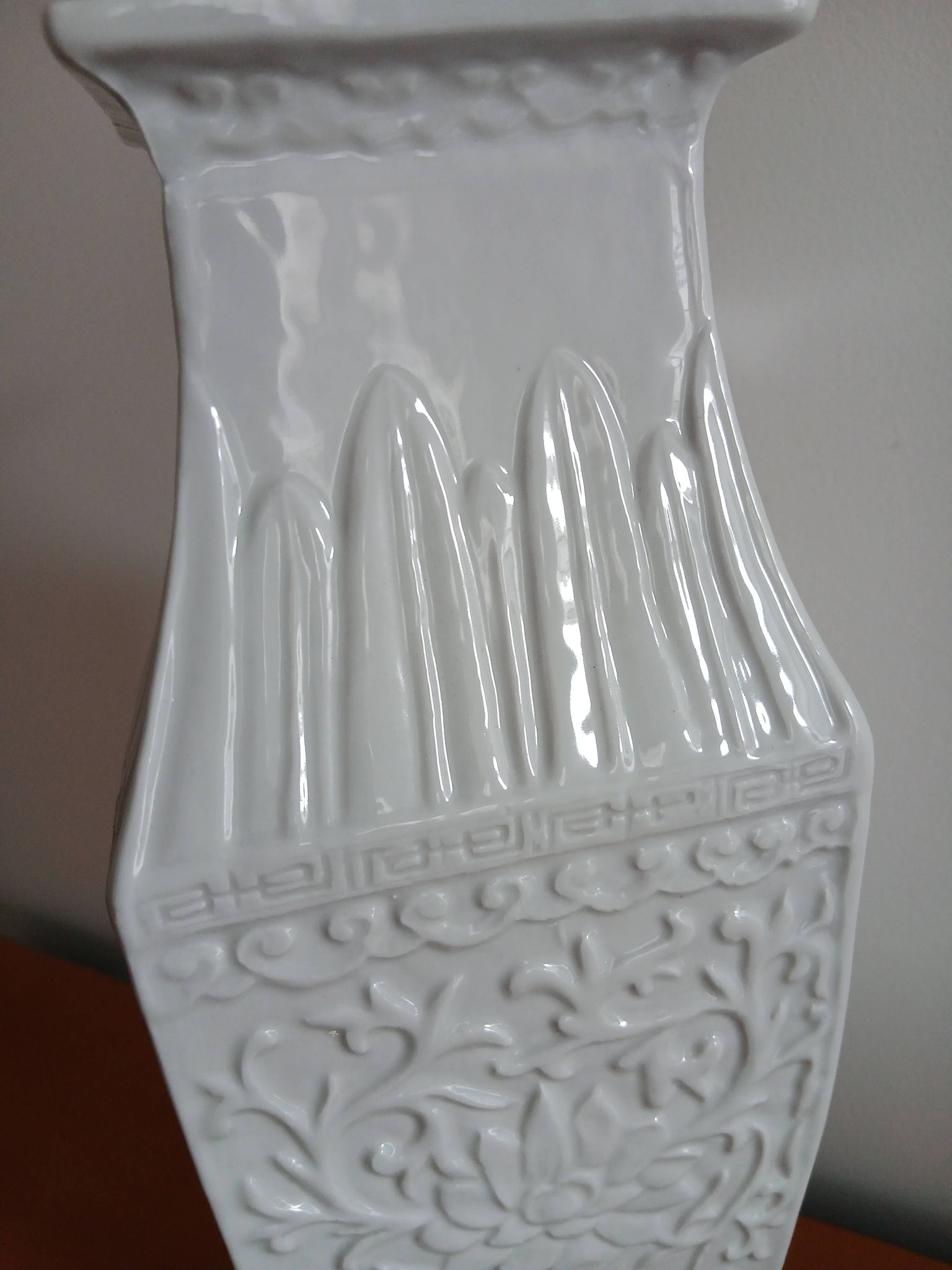 Art Deco lamp base in ceramic from around 1930 – relief floral decoration.