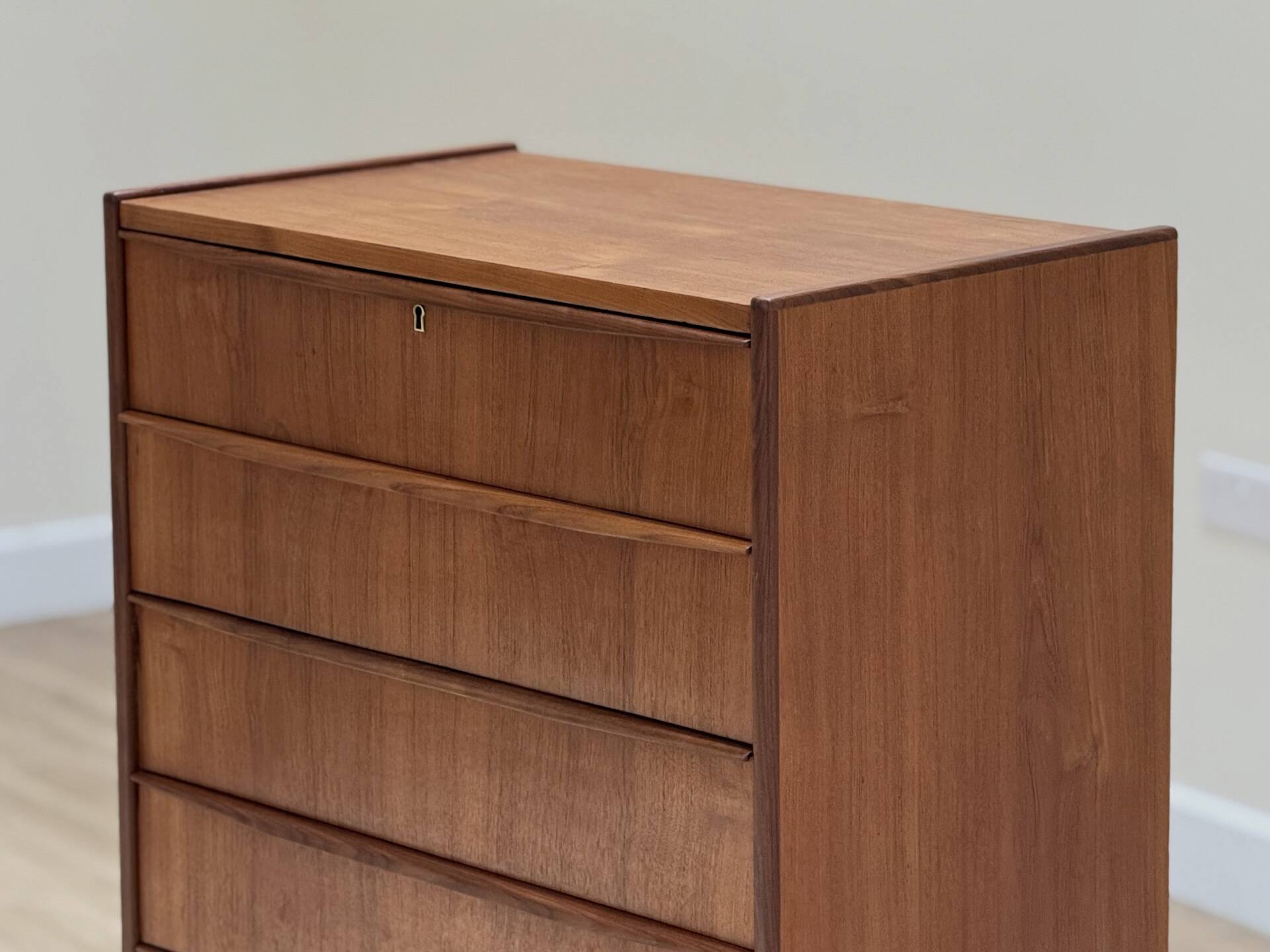 Commode (fabriquée au Danemark 1950)