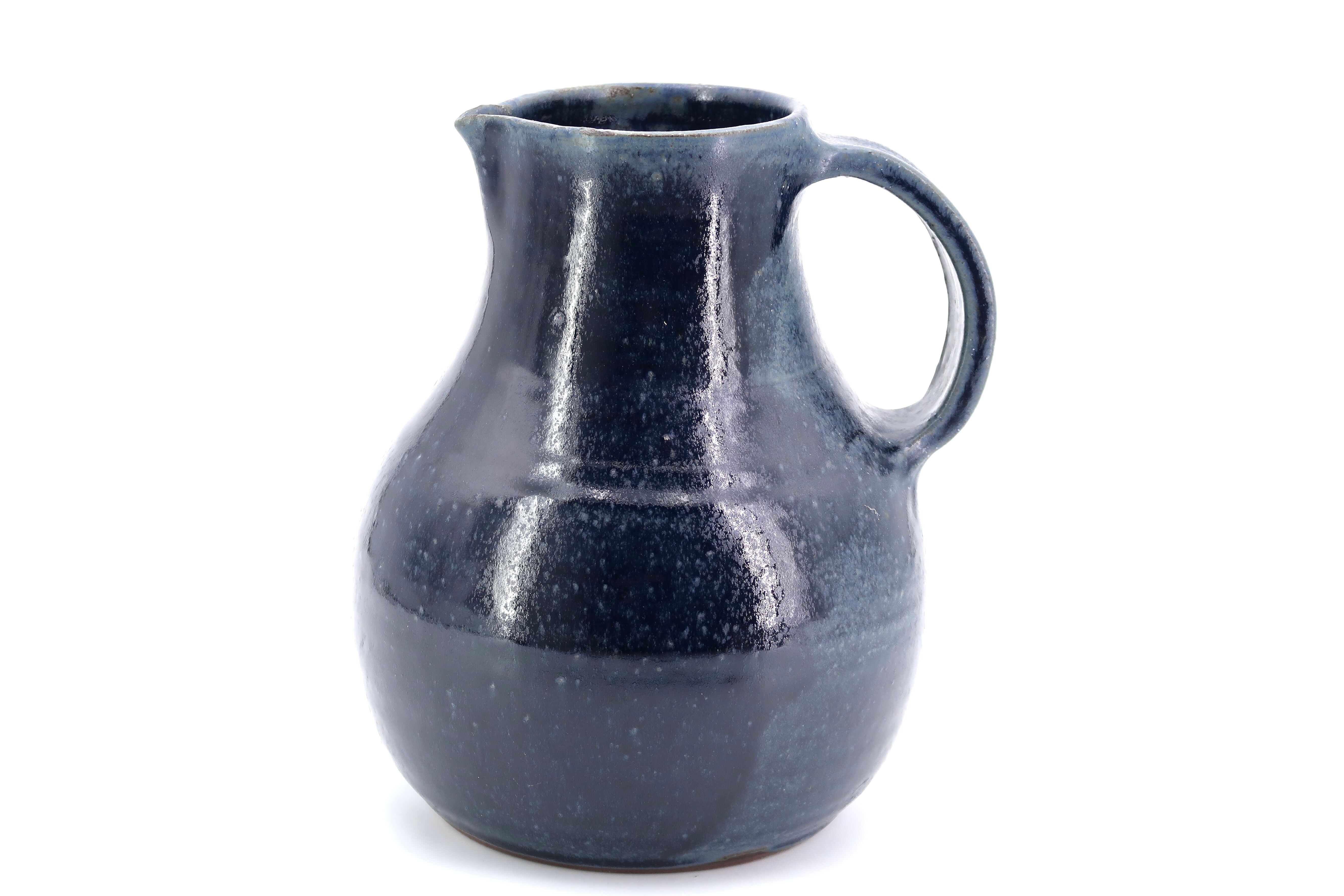 Midnight blue pitcher in sandstone by Jeanne and Norbert Pierlot