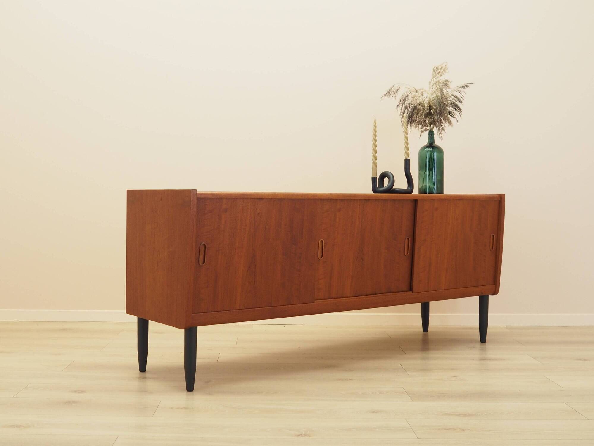 Danish teak sideboard 1970s with sliding doors