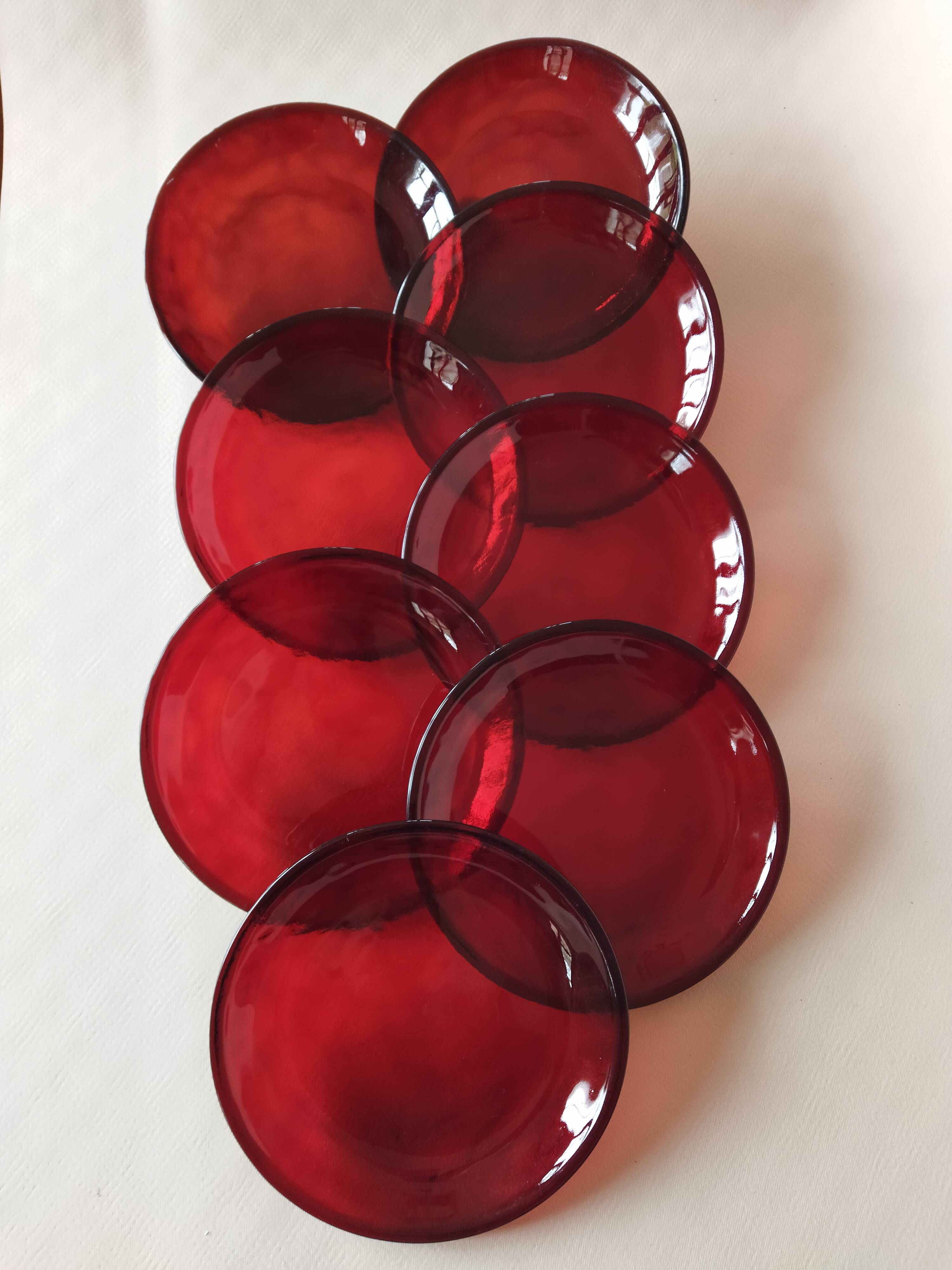 8 Arcoroc Sierra Rubis dinner plates