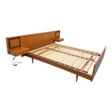 Double bed in vintage Scandinavian style from the 1960s with bedside tables in teak.