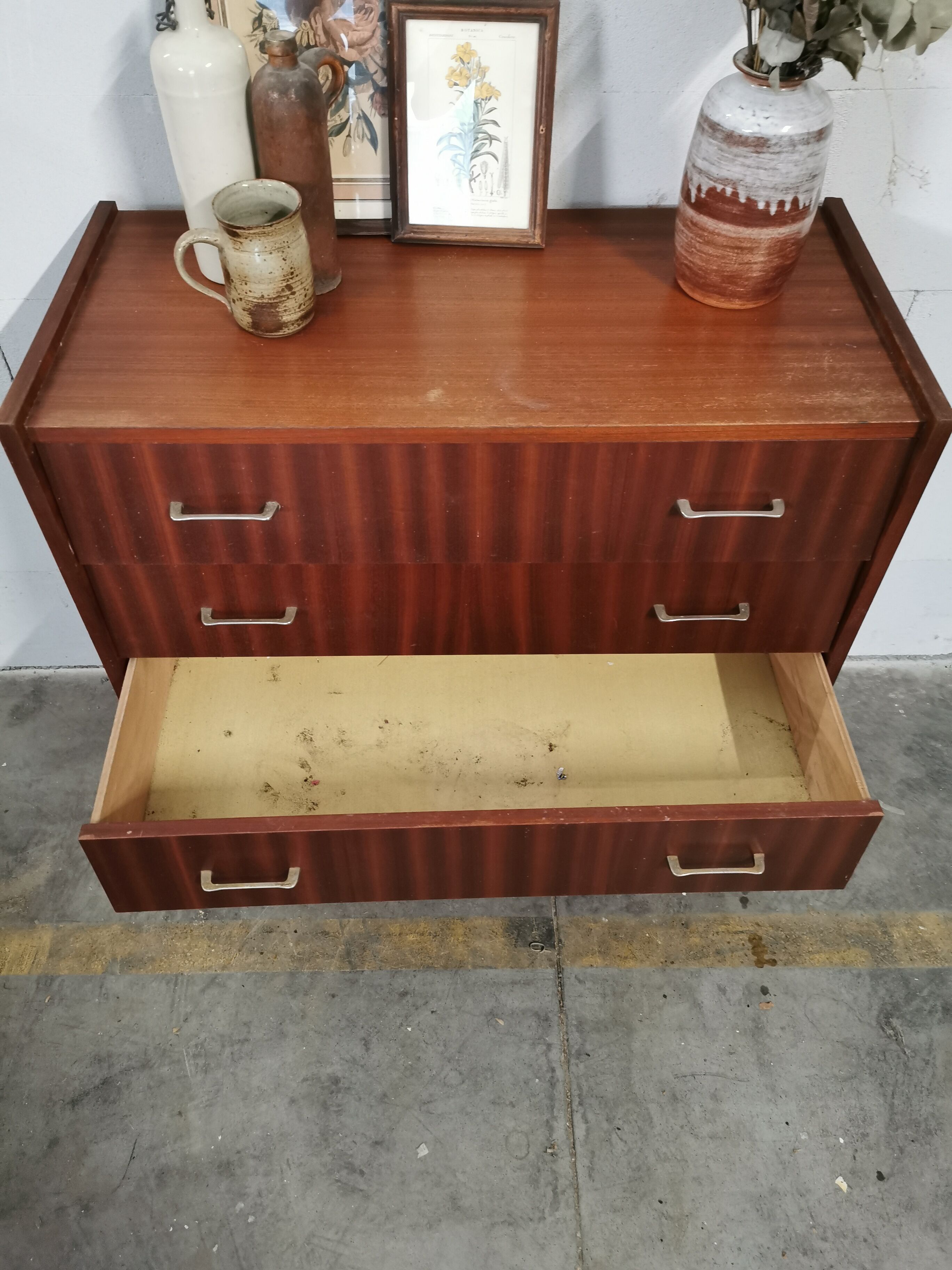 Vintage chest of drawers spindle feet