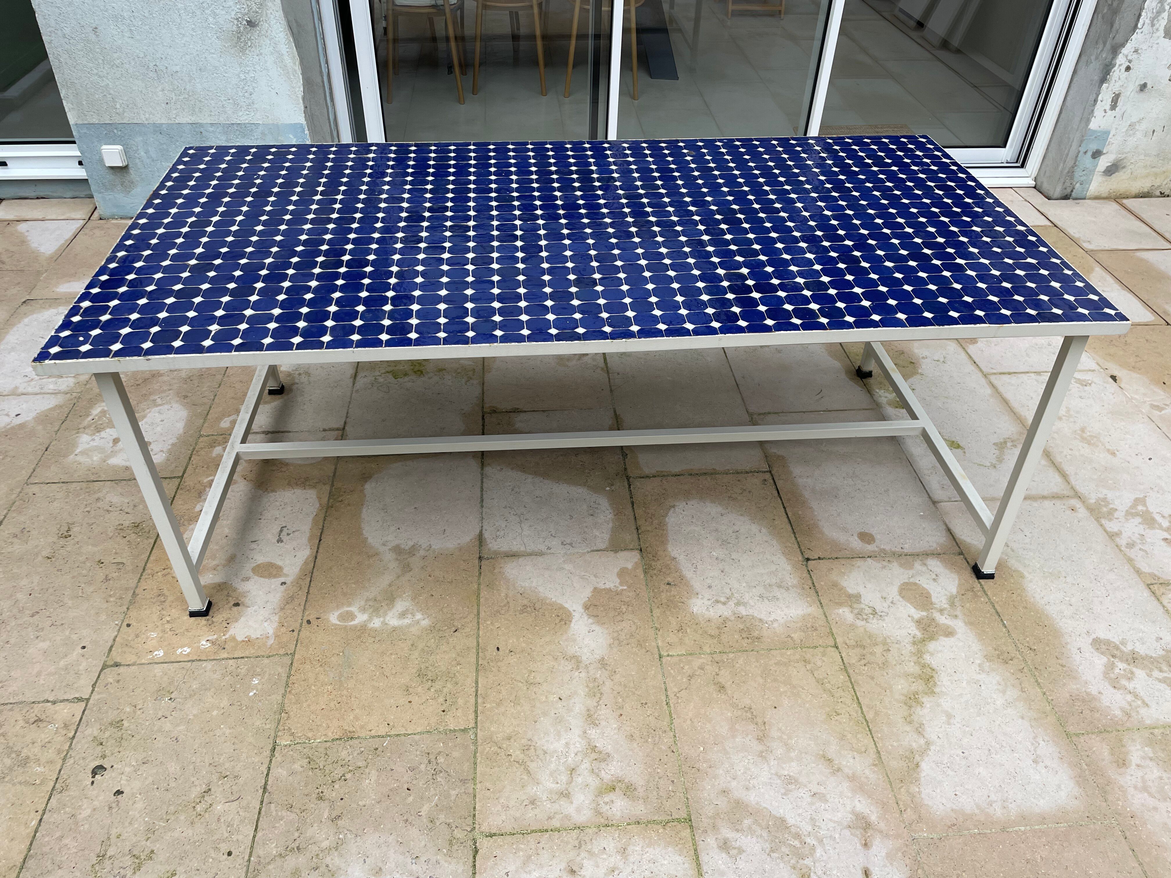 Table en zellige marocain