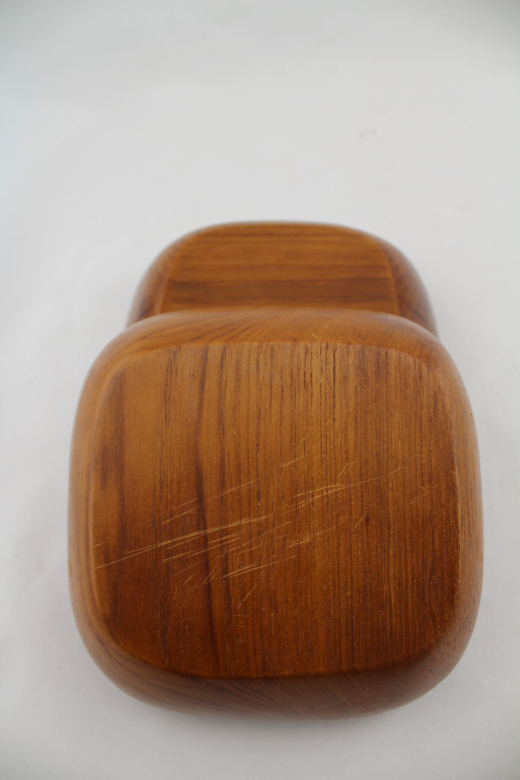 2 cups or empty pockets teak