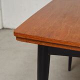 Expandable rectangular dining table