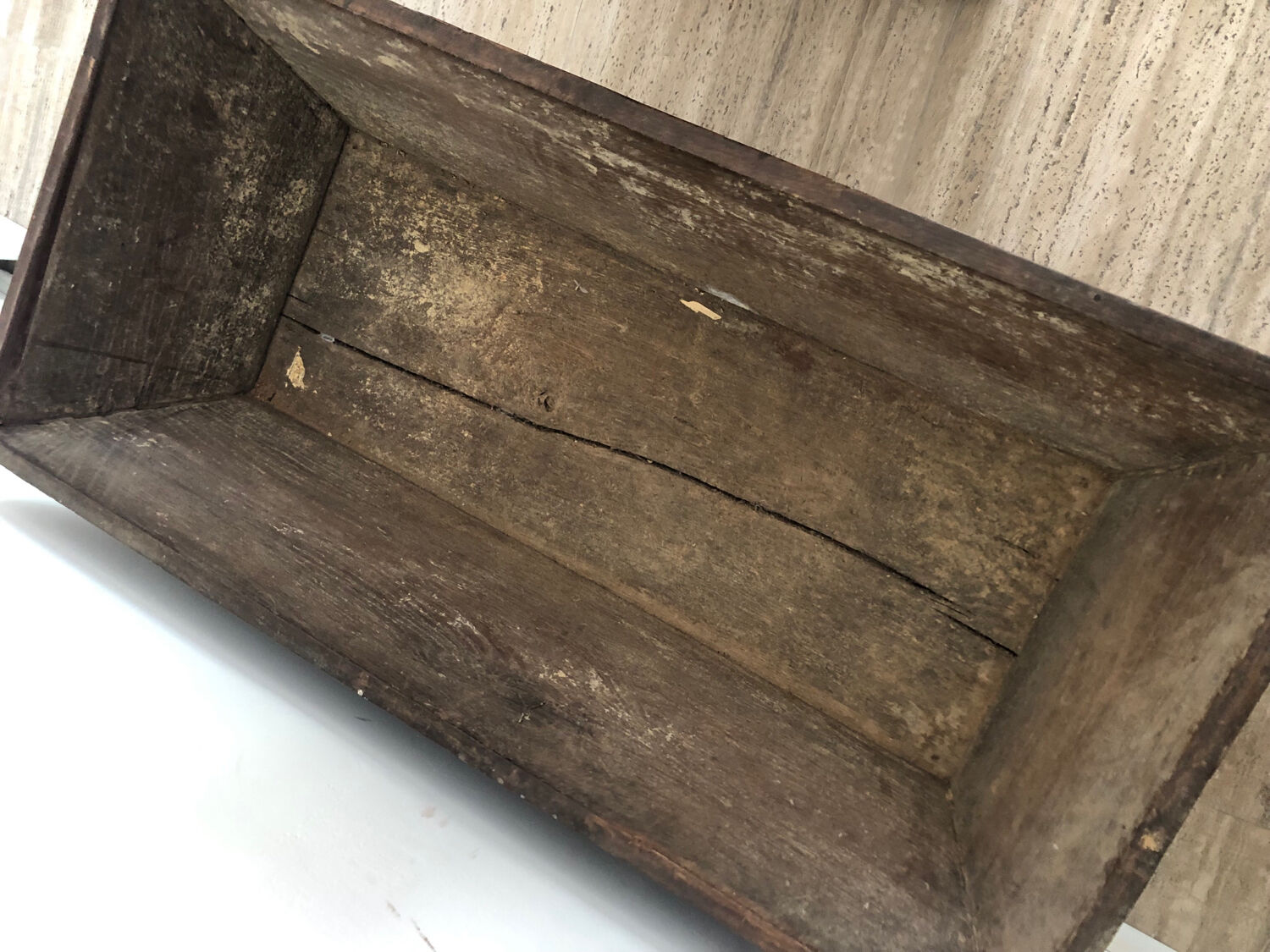 Coffre sur pied / maie en bois