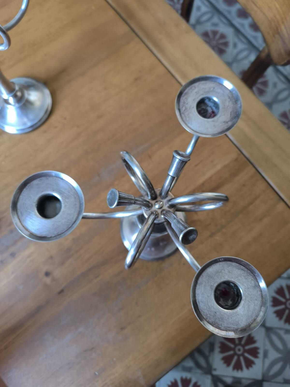 Ercuis pair of candlesticks model Cheverny in silver-plated metal with hunting horn decoration.