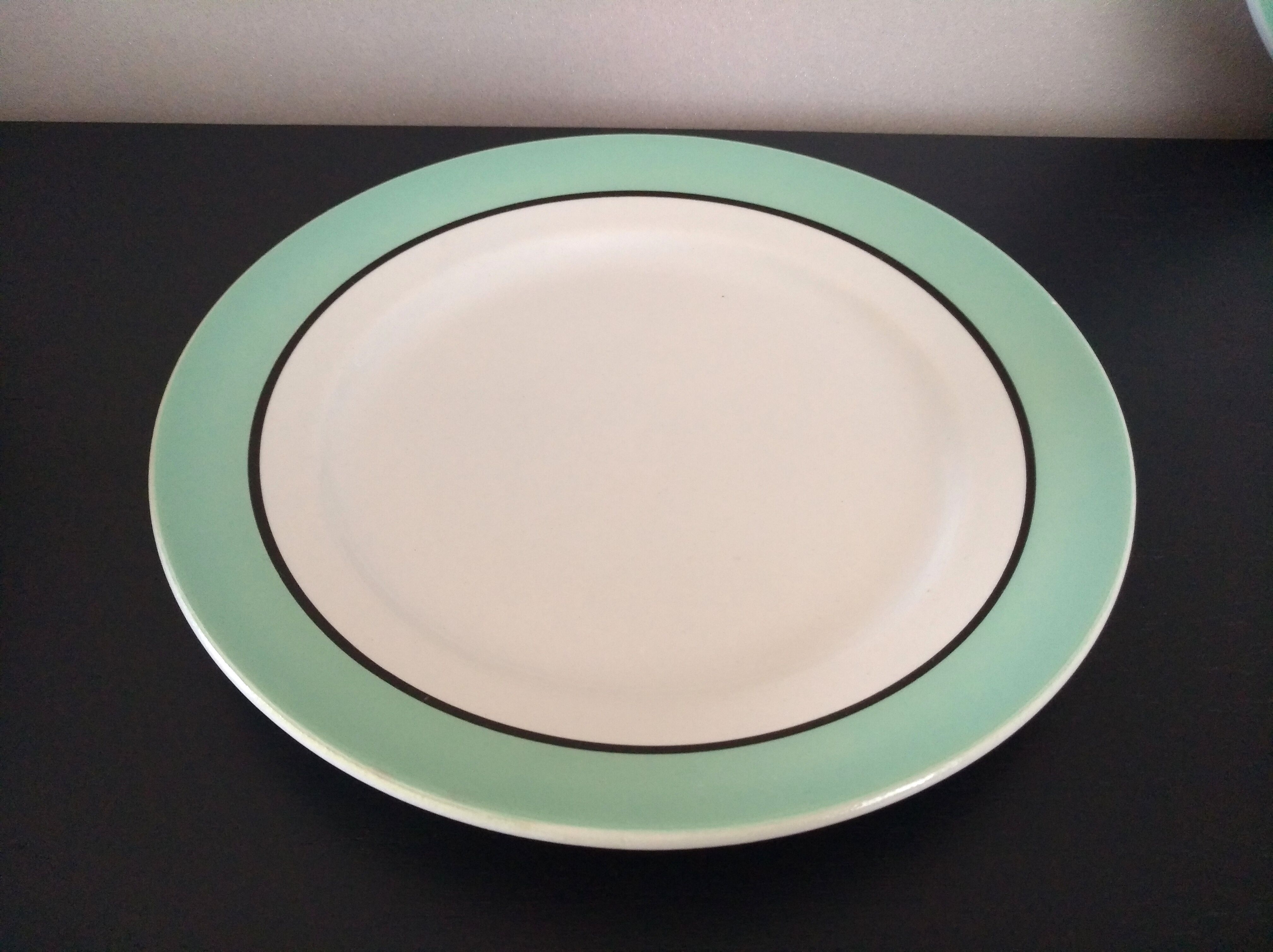 12 service plates and 1 green plate mint