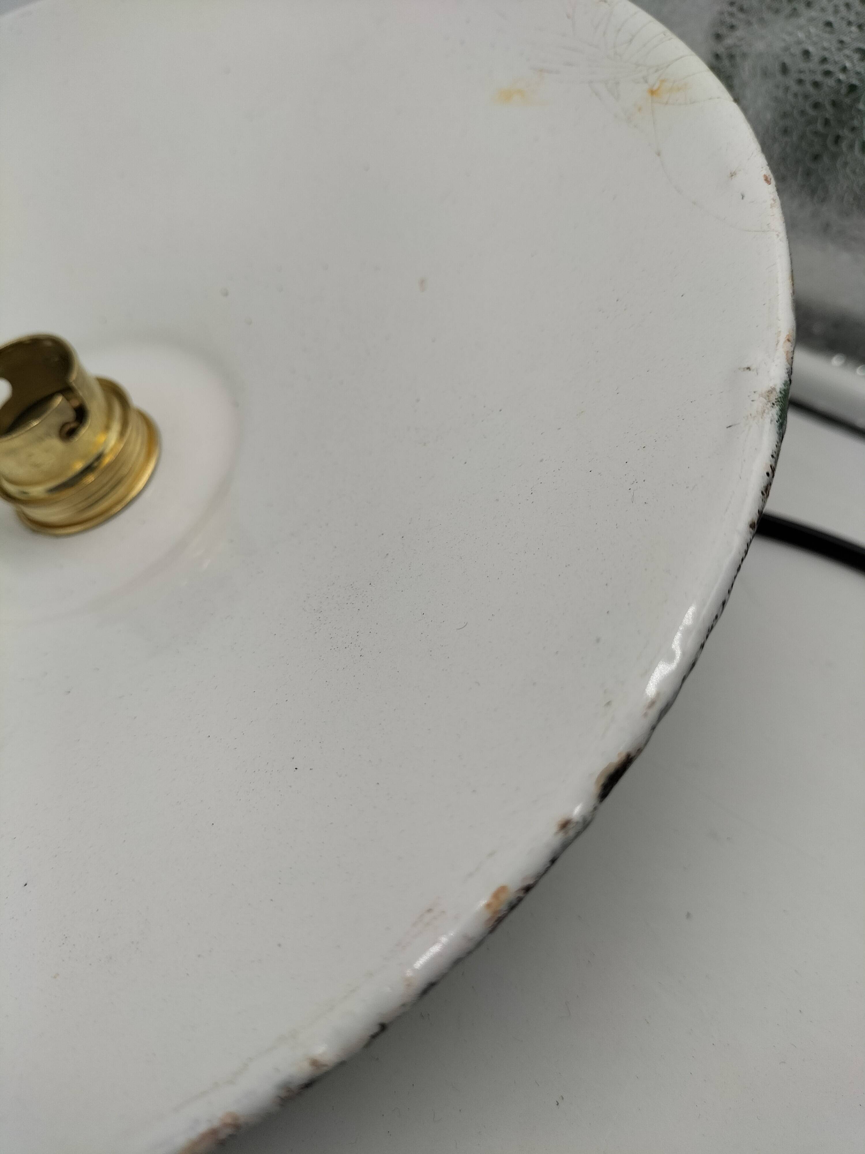 Enamelled sheet metal suspensions