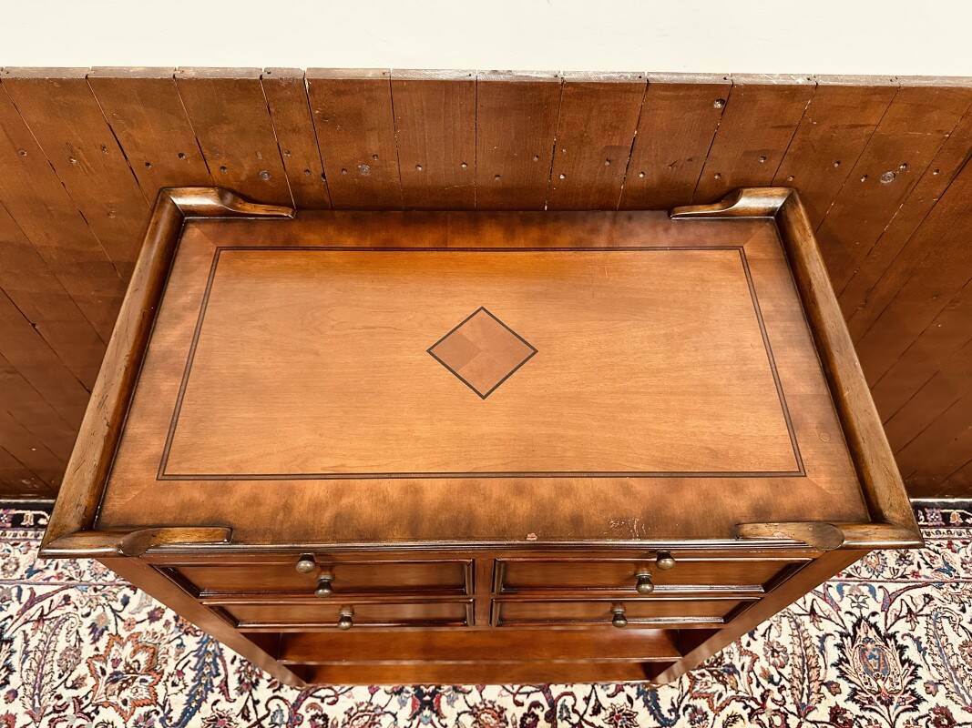 Armoire à vin anglaise classique