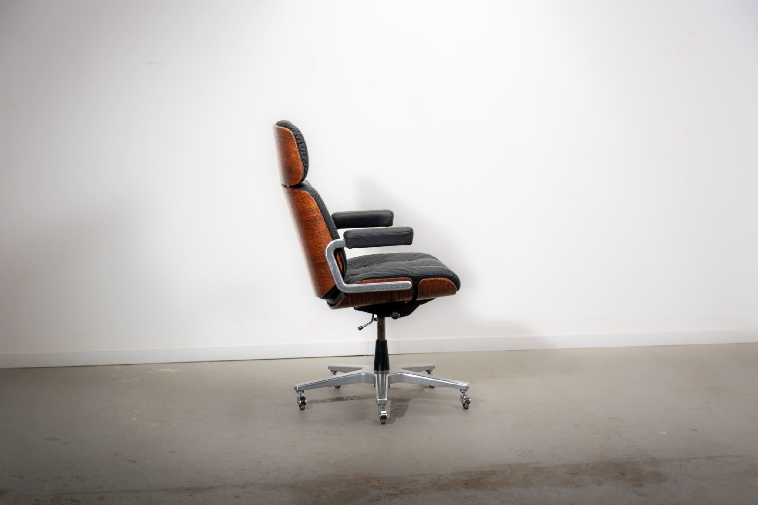 Pasal executive office chair, by Prof. Karl Dittert for Giroflex