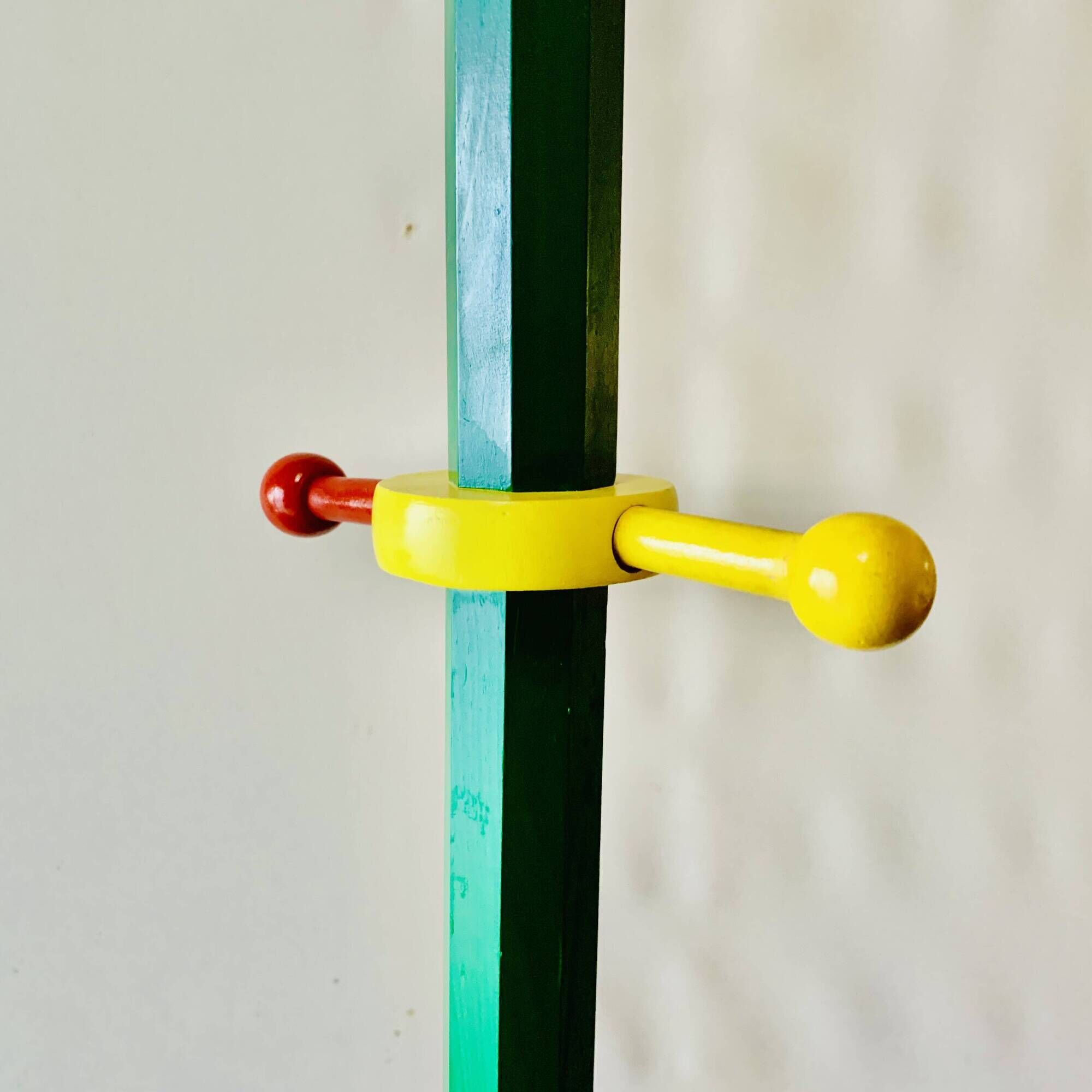 Paire de portemanteaux pour enfants vintage - forme de crayon