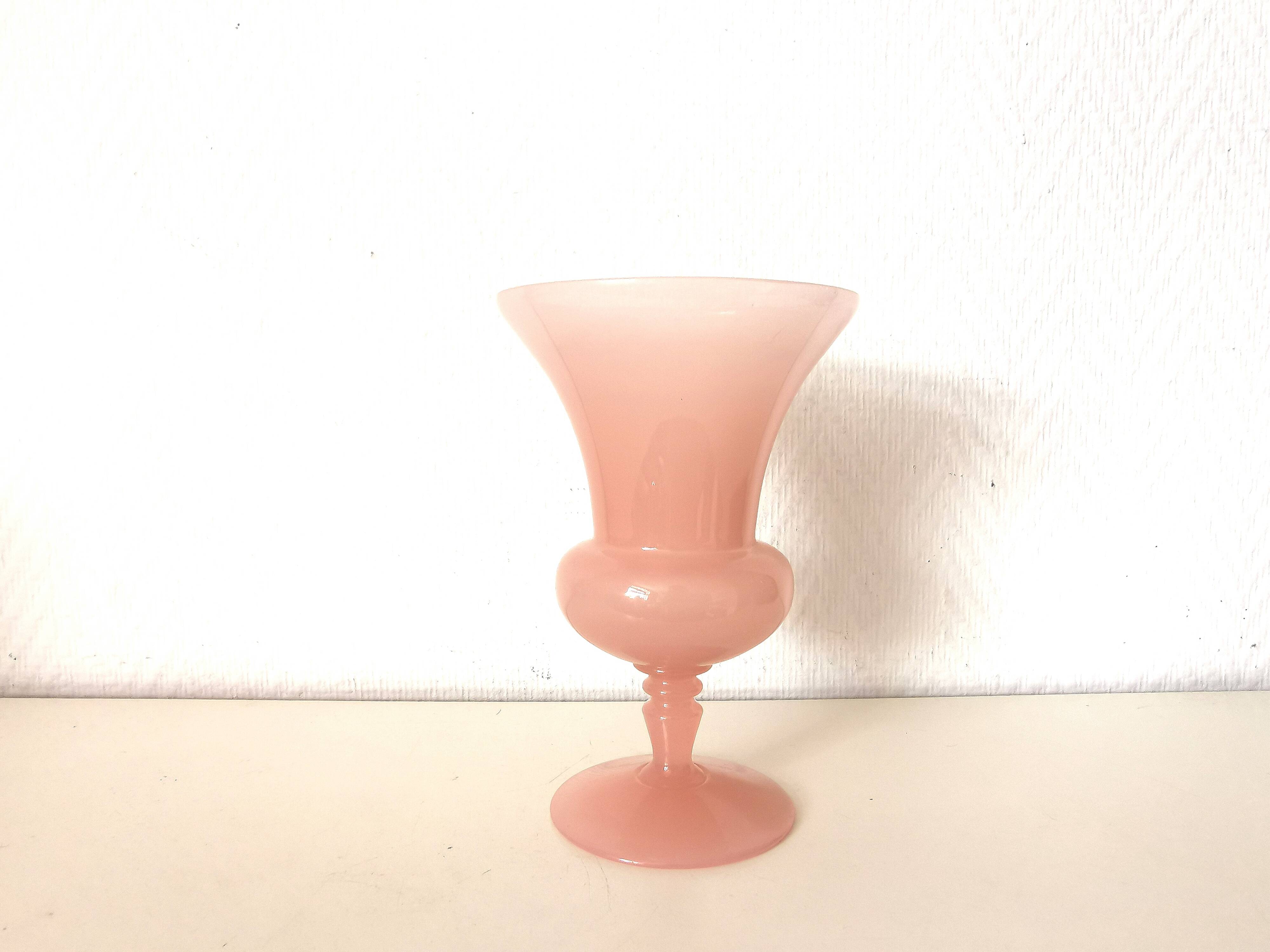 vase, centre de table , en opaline rose , fabrication Italienne