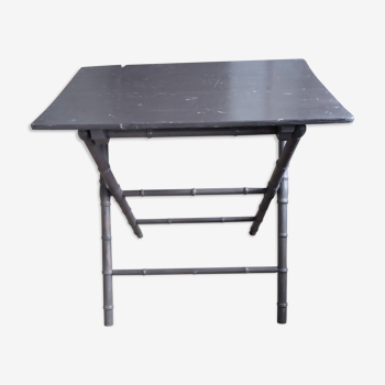 Folding table