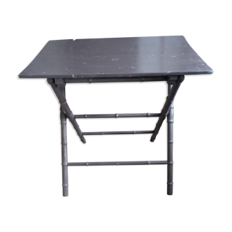 Folding table