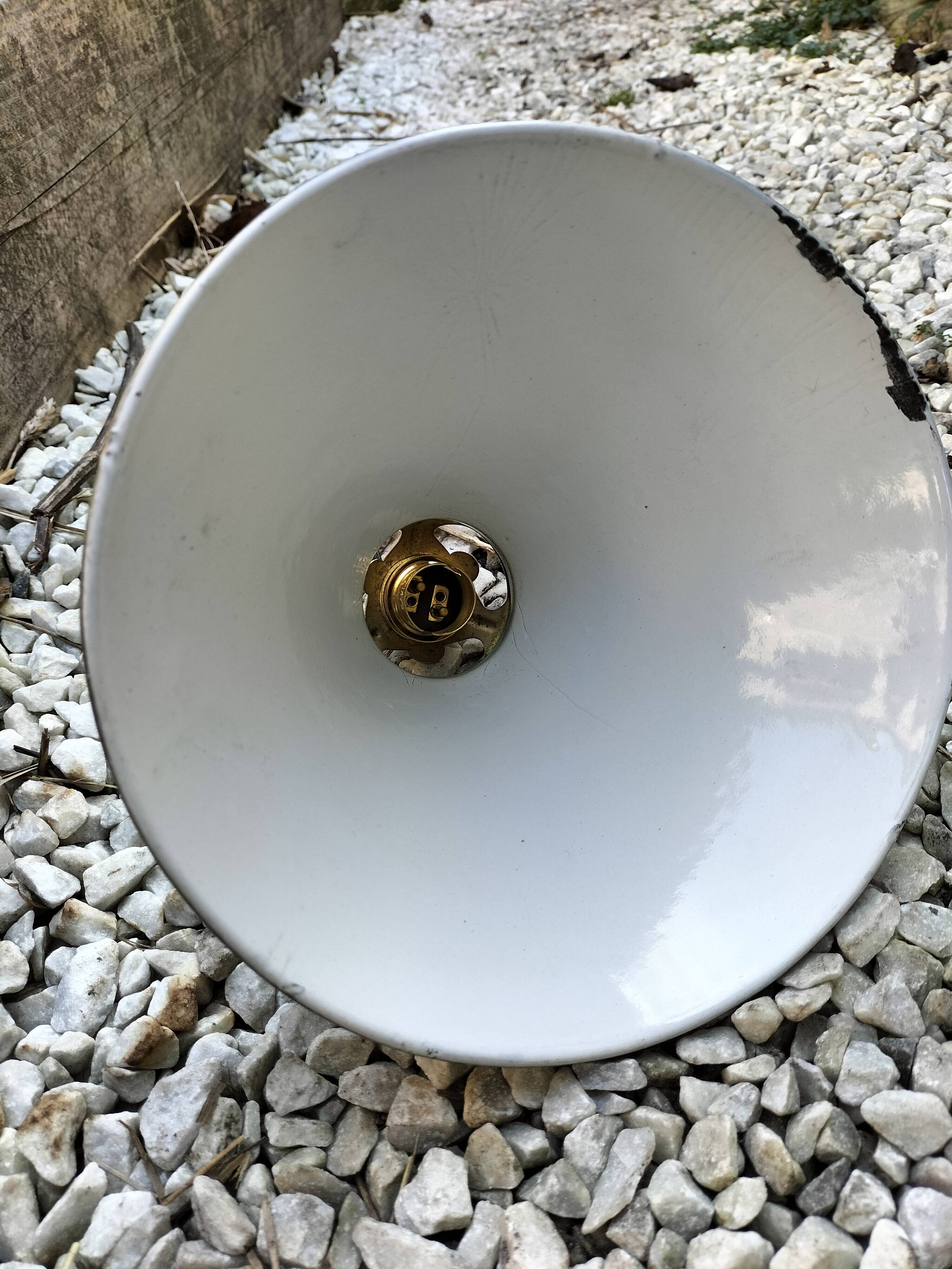 Enamelled sheet metal cone suspension