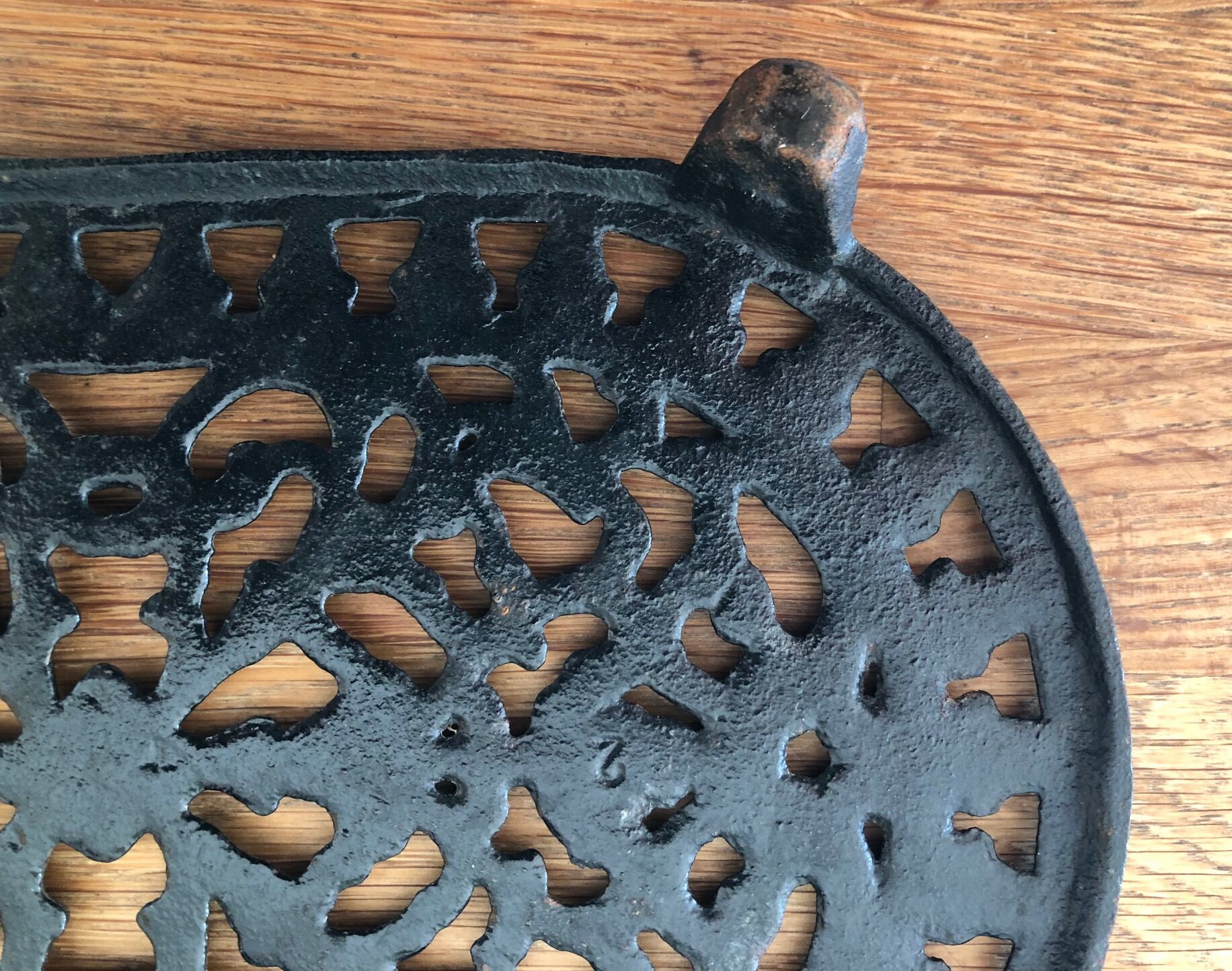 Cast iron trivet, black, PM